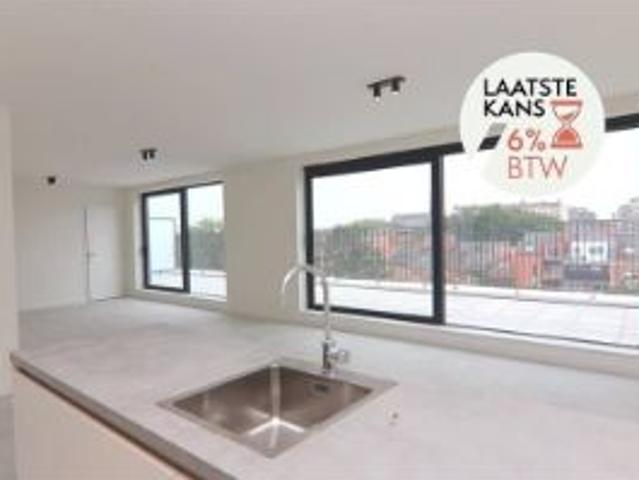 GESCHILDERDE PENTHOUSE IN HARTJE HASSELT MET 2 SLKS + 2 TERR