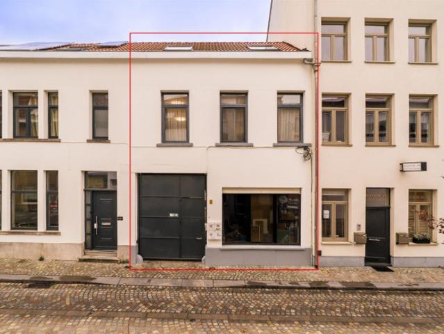 Gesloten bebouwing met 2 wooneenheden in centrum Mechelen!