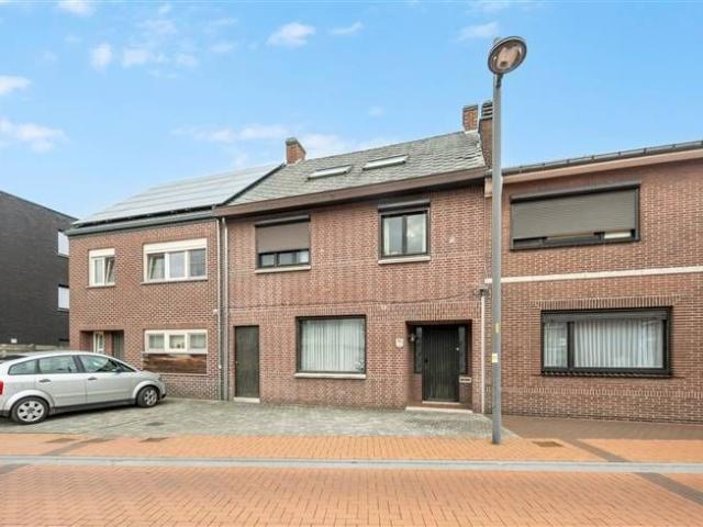Gesloten bebouwing met 5 slaapkamers en stadstuin