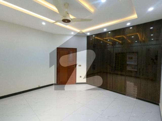 Get A 10 Marla House For sale In Central Park Block A