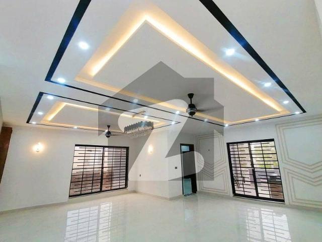 Get a chance to buy 1 kanal house for sale in iep engineers town in lahore in a very hot location