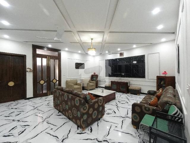 Get An Attractive On Excellent Location House In Islamabad