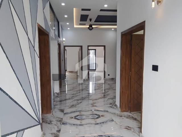 Get An Attractive Prime Location House In Lahore