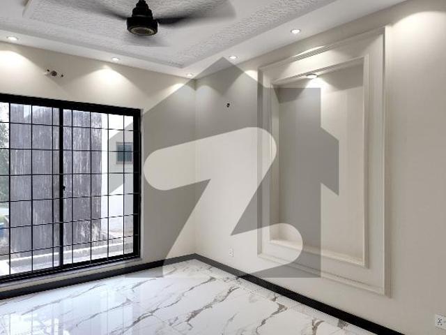 Get This Amazing Prime Location 10 Marla House Available In Lake City Sector M 2A