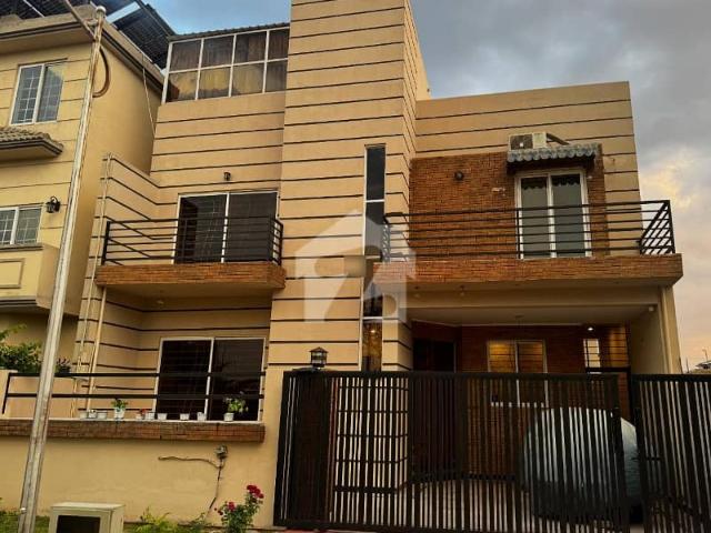 Get This Amazing 10 Marla House Available In MPCHS Multi Gardens