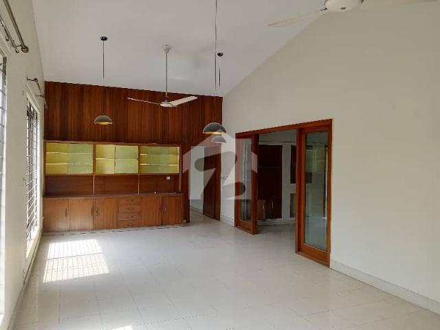 Get Your Dream 1 Kanal Luxury Upper Portion With Seprate Gate Available For Rent In Allaudin Road Cantt Lahore