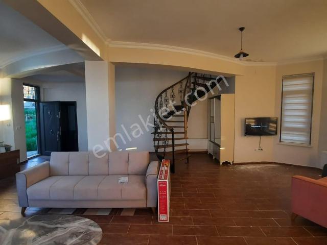 Gevaş'ta Ful Göl Manzaralı Satılık Villa