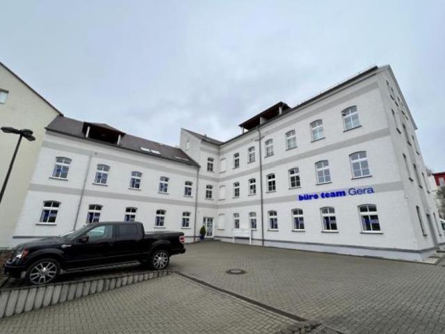 Gewerbe mit 4 Räumen, Küche und WC! Großer Parkplatz direkt am Haus!