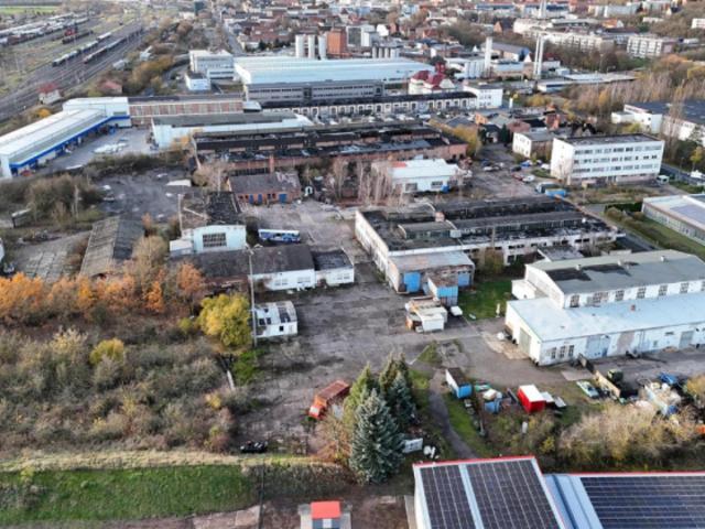Gewerbegrundstück mit Altbestand Lager und Produktionshallen