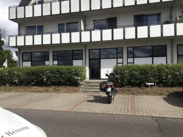 Gewerbeeinheit 3 Räume, Küche,Gäste Wc, 109 qm + Stellplätze