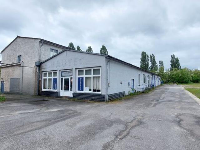 Gewerbeeinheit mit Büro und vielseitiger Lagerfläche zu vermieten