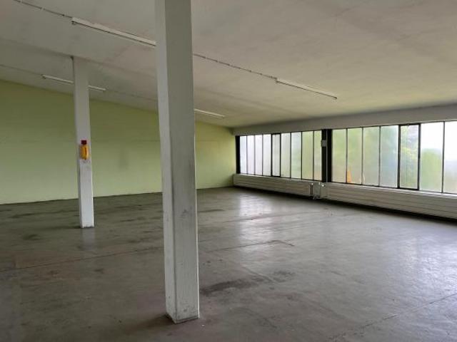 Gewerbefläche ca. 250 m² im 1. OG ausreichend Parkfläche vorhanden Kurzzeit Anmietung möglich
