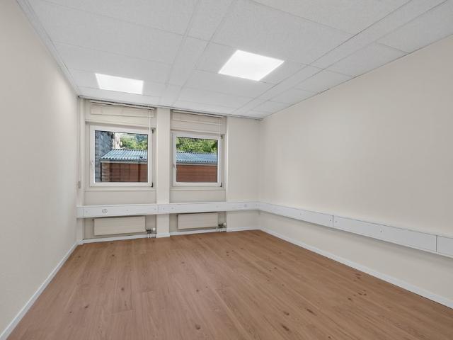 Gewerbefläche von 32 m² im ersten Stock – Idealer Standort in Pully