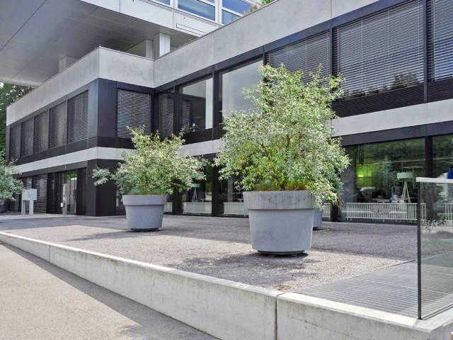Gewerbeflächen in der Avenue du Bouchet 2 12