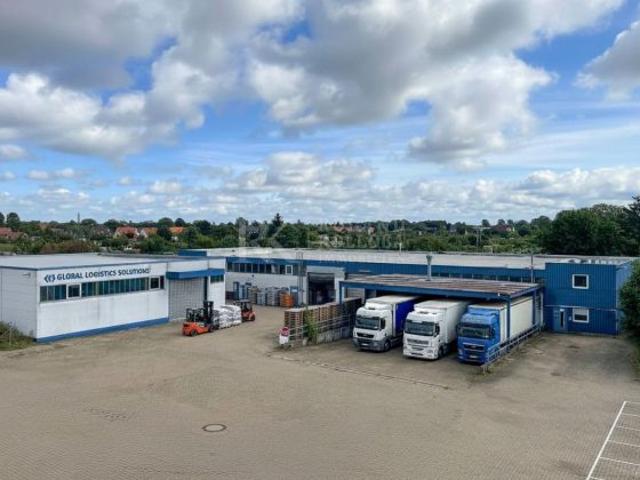 Gewerbehalle mit Büroanteil in Sarstedt – Rampenzugang, Kühlfläche & Fulfillment Ausstattung