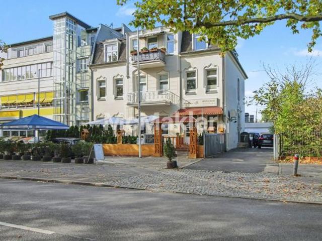 Gewerbeimmobilie mit Perspektive: Vermietetes Restaurant & bezugsfreies Büro in Berlin Lichterfelde