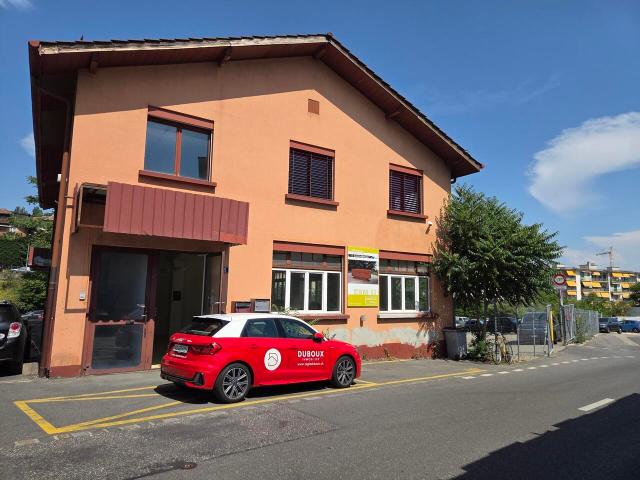 Gewerbeobjekt von 230 m² auf einer Ebene mit Ladeplatz