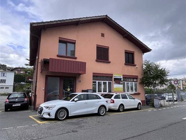 Gewerbeobjekt von 230 m² auf einer Ebene mit Ladeplatz
