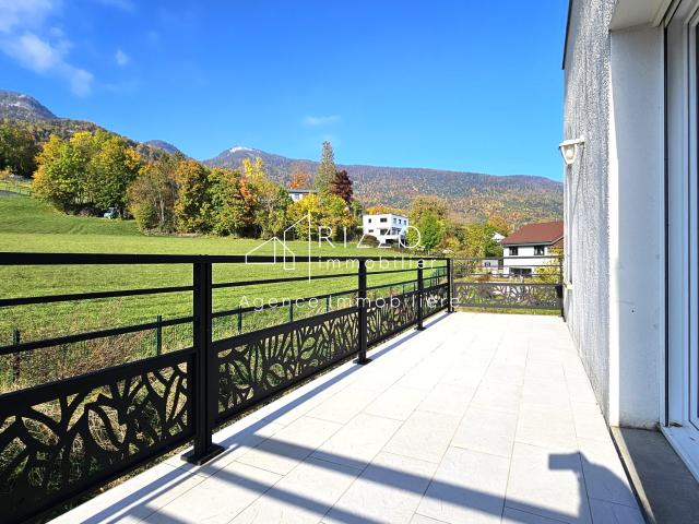Gex, maison récente de 170m2 avec toiture terrasse