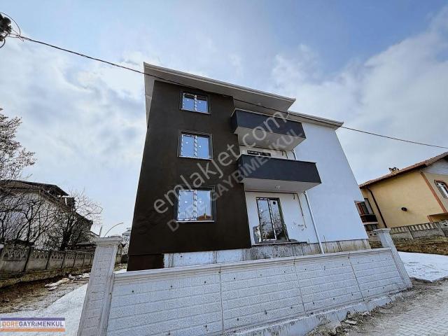 Geyve Merkez'de Hastane Karşısında 3 + 1 3 Kat Satılık Daıre