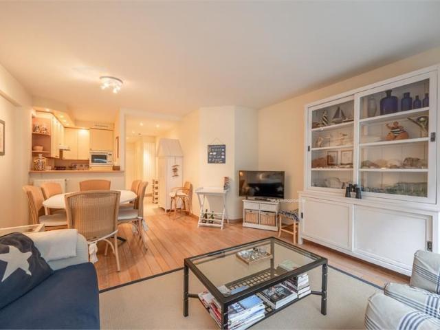 Gezellig vakantieappartement met zijdelings zeezicht vlakbij het Rubensplein te Knokke