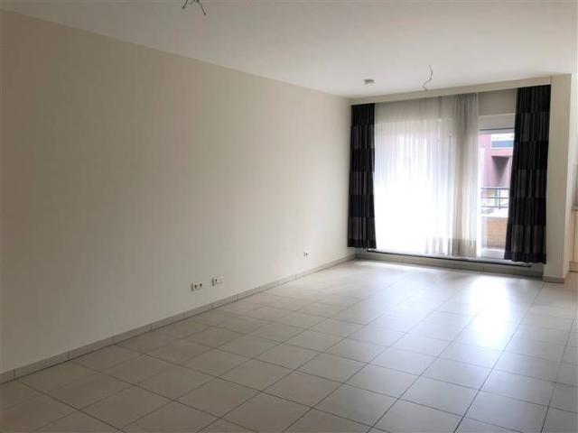 Gezellig appartement met 2 slaapkamers, tof terras en autost