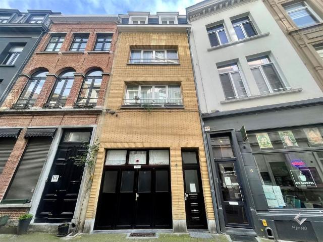 Gezellig gemeubelde studio