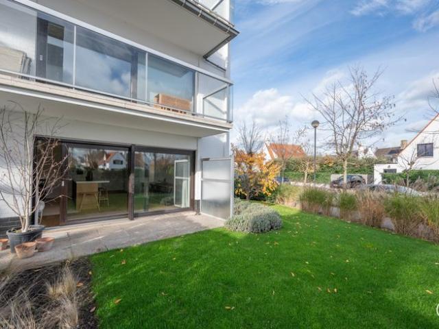 Gezellig,gerenoveerd gelijkvloersappartement met mooie tuin