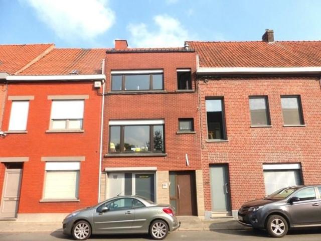 Gezellige bet étage met 3 slaapkamers en tuin