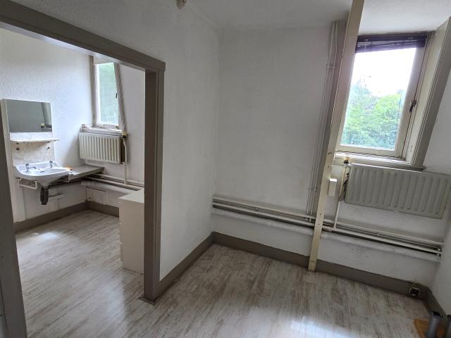 GEZELLIGE dubbele KAMER MET WASTAFEL
