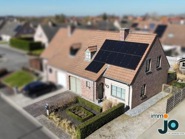 Gezellige halfopen bebouwing met moderne keuken, 3 slaapk.