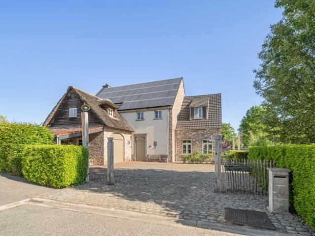 Gezellige landelijke gezinswoning met 6 slpks & een apart.