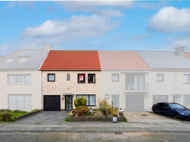 Gezellige rijwoning met 4 slaapkamers te koop te Oostende