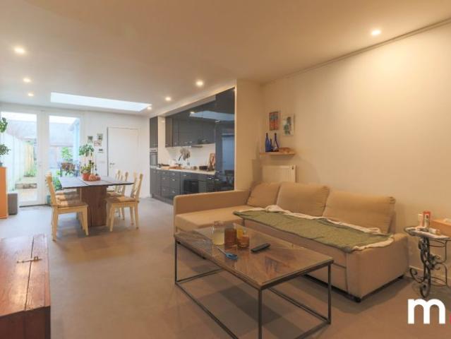 GEZELLIGE WONING CENTRUM ROESELARE MET GARAGE EN UITWEG !