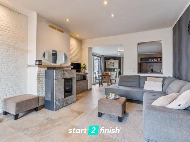 Gezellige woning met tal van mogelijkheden met loods van 10