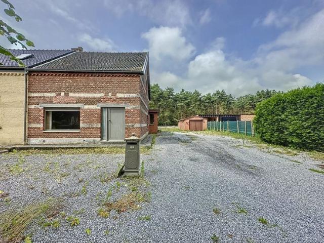 Gezellige te renoveren woning op zeer rustige locatie met zi