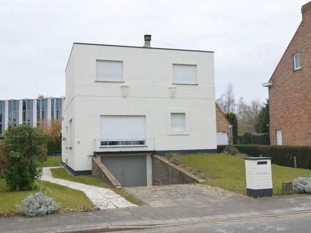 Gezinswoning, open bebouwing, met garage en ruime tuin