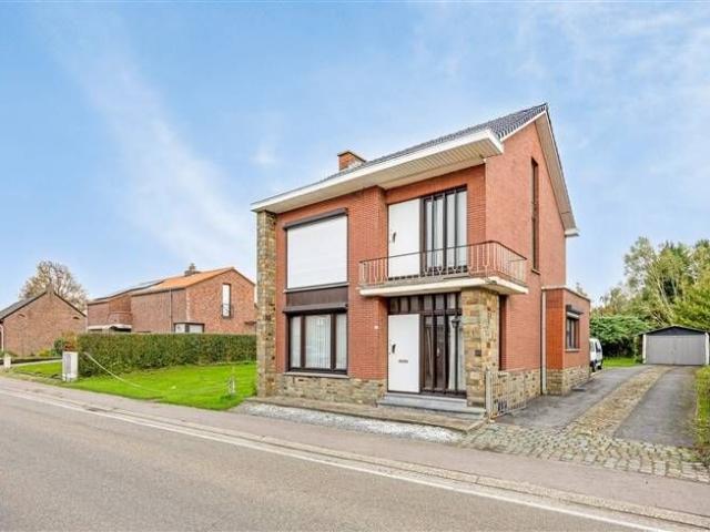 Gezinswoning + mog bouwgrond in Runkelen op 28a 20ca!