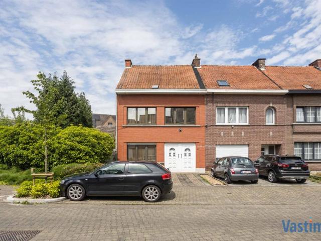 Gezinswoning met aanpalende bouwgrond nabij centrum Aalst