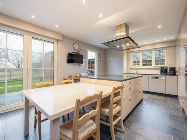 Gezinswoning met drie slaapkamers, tuin en garage