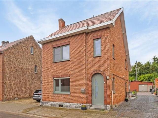 Gezinswoning met 3/5slpk en grote garage in Velm!