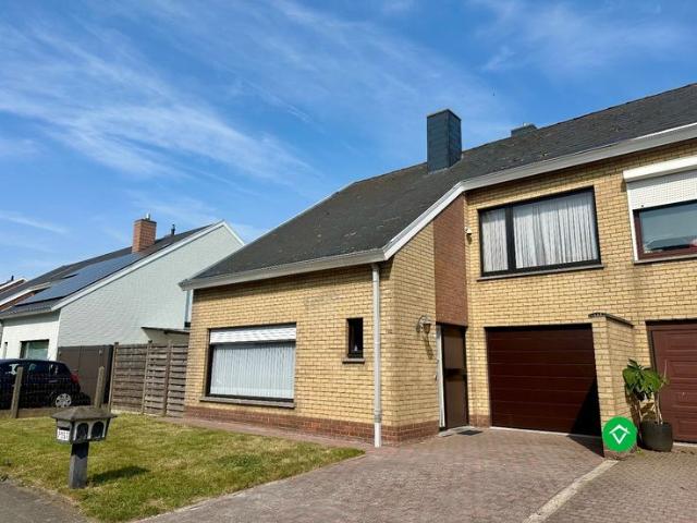 Gezinswoning met 3 slaapkamers en inpandige garage te koop