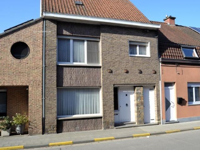 Gezinswoning met 3 slaapkamers in het centrum van Harelbeke