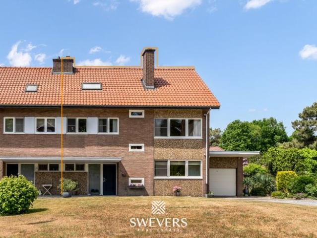Verrassend ruime, deels gerenoveerde gezinswoning op 9a90 i