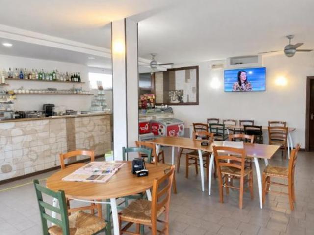 GFP BAR CON SALA SLOT E APPARTAMENTO