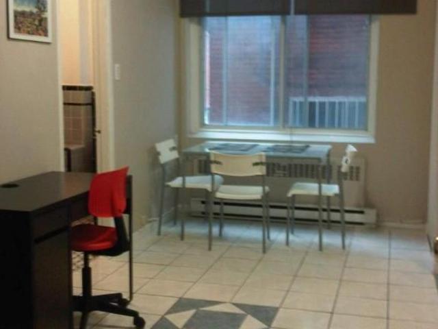 GHETTO MCGILL 3 ½ RÉNOVÉ & MEUBLÉ – 1 CHAMBRE FERMÉE