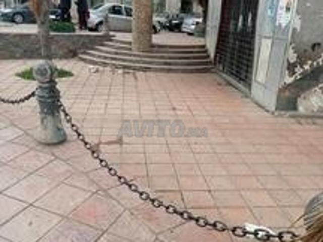غلة لشقة ومتجرين بشارع القرويين بنعلى