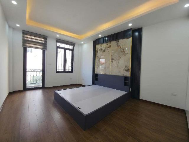 Giải phóng bán nhà 5 tầng long lanh ở ngay 80M ra phố hoàng mai