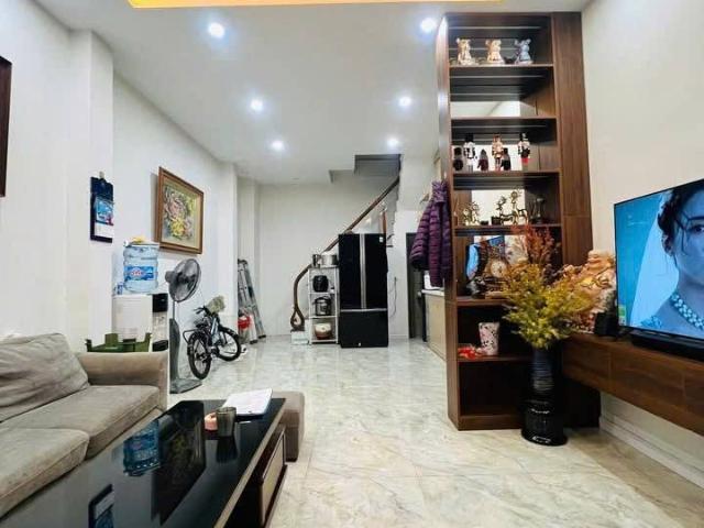 Giảm chào 1 tỉ! Bán nhà phố Khâm Thiên, 50m2, 8 tầng, mặt tiền 4.2m, 33.5 tỷ, KD đỉnh