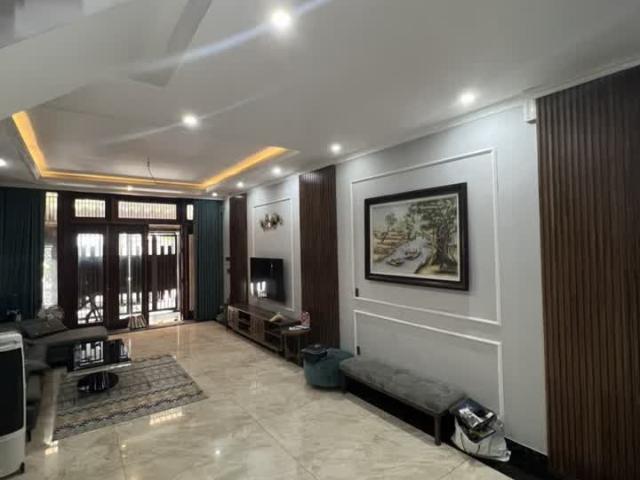 Giảm chào bán nhanh nhà mặt tiền Lý Triện 5 tầng có thang máy